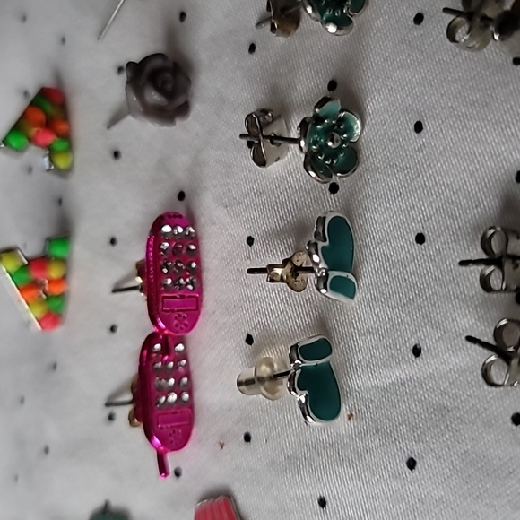 Lot of 30 children's jewellery (7 bracelets, 10 earring sets,7 Rings,4 Pendants) - Picture 8 of 17